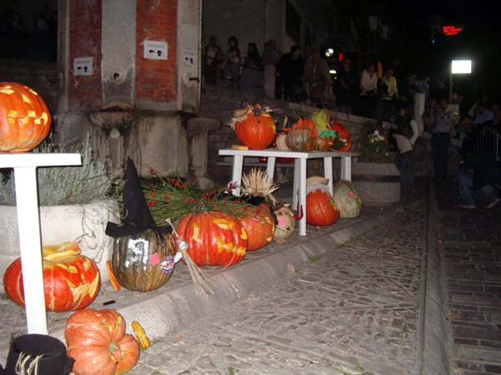Orsara Di Puglia 1 Novembre Iniziati I Preparativi Per La Notte Dei Fucacoste Destinazionegargano It