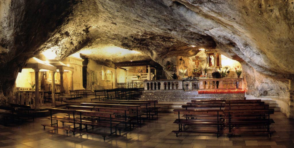 Risultato immagine per san michele arcangelo monte santangelo grotta