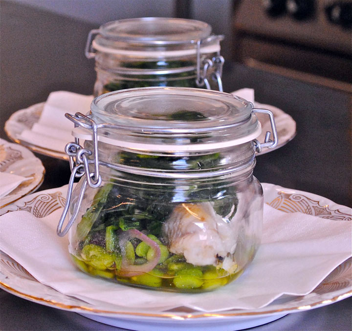 Pescatrice fave e cicorietta selvatica